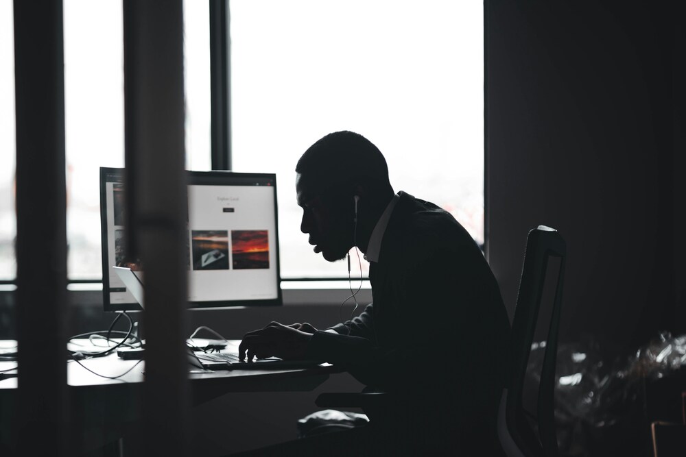 يمكن للقادة تعلم رصد الإشارات الخفية وسماع ما لا يقال المصدر: Unsplash