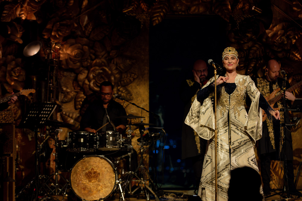 رحلة ترفيهية غامرة في عروض عالمية المصدر: La Table Du MusicHall