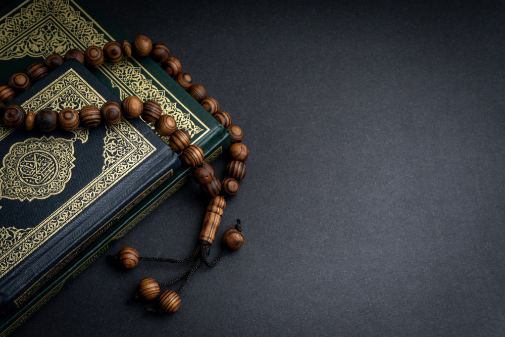 القرآن الكريم.. تعبيرية عن هل يجوز صيام القضاء مع الايام البيض؟