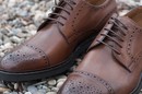 كيف ترتدي أحذية بروغ "brogues" الاسكتلندية بأناقة 