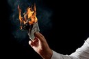 تأخر راتبه فقرر الانتقام.. حرق مليون درهم!