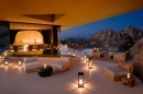روعة العزلة في قلب الصحراء مع مناظر خلابة المصدر: Visit Saudi Arabia حكايات ساحرة ومغامرات شائقة.. رحلات الفخامة على سواحل البحر الأحمر