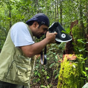 حين تتحول الفوبيا إلى مجد عالمي: مفيد أبو شلوة يوثق أسرار الحشرات بعدسة سعودية