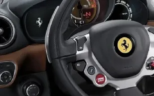 بالصور: أول حادث مروري لسيارة ”فيراري كاليفورنيا T” طراز 2015