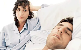 صور: حدد طبيعة علاقتك بزوجتك من طريقة نومكما في السرير