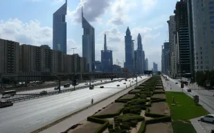 دبي تستقبل عطاءات توسعة شارع الشيخ زايد بجعله طابقين بتكلفة تناهز 10 مليارات درهم
