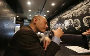 مطعم ياباني يقدم تخفيضات خاصة للصلع