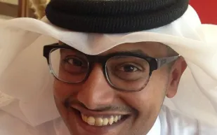 بالصور : قطرى يطلب برجر على متن جمل .