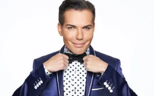 رجل ينفق١٥٠ ألف دولار كي يتحول إلى دمية