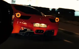 بالصور: فيراري ليبية تتجول في شوارع دبي!