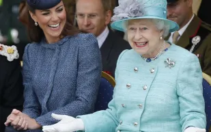 بالصور ..ماذا شربت الدوقة كيت ميدلتون حتى فقدت عقلها..؟