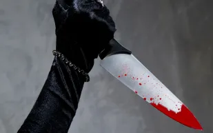 تقتل "عشيقتها" بعد اكتشاف خيانتها لها مع رجل