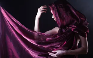 بالصورة: سيدة عارية تماما في احد شوارع لبنان