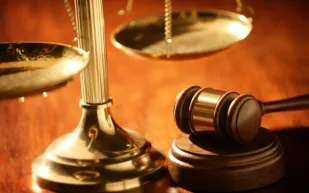 أكاديمي عربي يسلب 88 مليون دولار من طالب سعودي