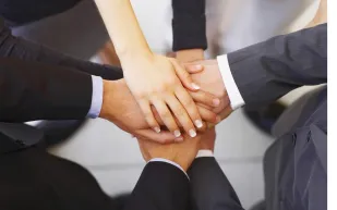 أسباب الحاجة لصديق جيد في العمل