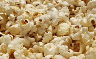 حبّة فوشار واحدة قد تجلب كل هذه "السعادة"!