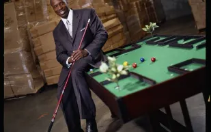 كلايد بيزلي.. من سجين بائس إلى مليونير