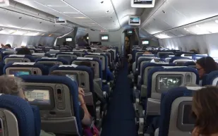 دليل يساعدك على تجنب الشجارات أثناء السفر جوا