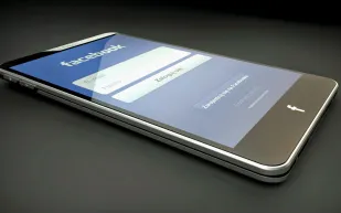 تحذير لمن يفتح فيسبوك على هاتفه!