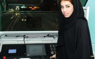 تعرف على أول سائقة إماراتية عملت على مترو دبي