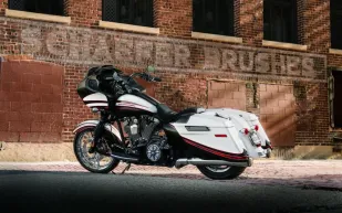 تشكيلة هارلي-ديفيدسون لـ2015 تضيف قوّة أكبر على الطرقات المفتوحة