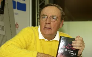 الكتّاب الأعلى دخلا في العالم