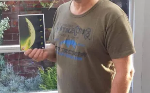 بريطاني يعثر على كائن فضائي في مطبخ منزله