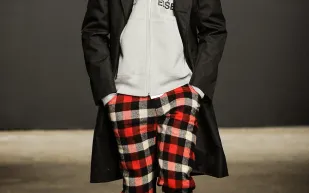 حذار ارتكاب هذه الأخطاء لدى ارتداء النقوش المربعة!