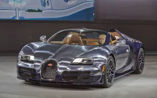 بوغاتي تتطلق سيارتها الأسطورية