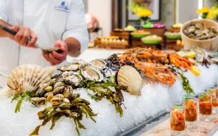 فندق الريتز-كارلتون، دبي يقدم وجبة برانش في مطعم كارافان   