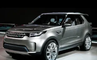 لاند روڤر تكشف عن مركبتها الجديدة في دبي