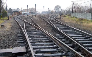 فيديو...كاميرا ترصد كارثة على خط لسكك الحديد في كازاخستان