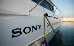 سوني تستقبل الزوار في متجر تحت الماء سوني تستقبل الزوار في متجر تحت الماء