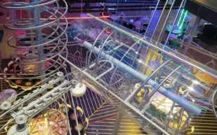 بالفيديو:مطعم الكتروني في ابو ظبي..الاول من نوعه في العالم!