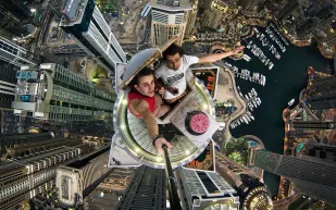 تعلم تصوير السيلفي باحترافية في هذه المدرسة