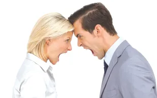 5 أخطاء يرتكبها الرجل يدمر بها عش الزوجية