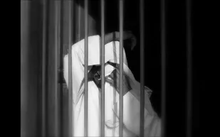 خليجي يغتصب صديقته بعد خداعها برؤية "جماله"