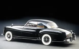 فيديو.. سيارة”بنتلي R كونتيننتال” 1952 تُعرض للبيع في باريس