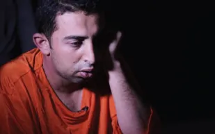 بالفيديو: اللحظات التي سبقت احراق الكساسبة