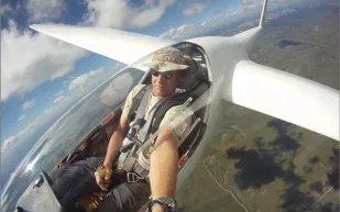 سيلفي تتسبب في تحطم طائرة ومقتل جميع ركابها