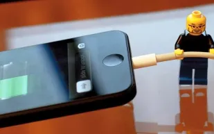 هل تعلم الآثار المترتبة على ترك الهاتف في الشحن طوال الليل؟!