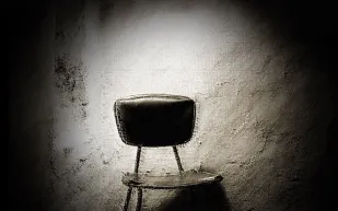 9 طرق استجواب بشعة استخدمت داخل غرف التحقيق