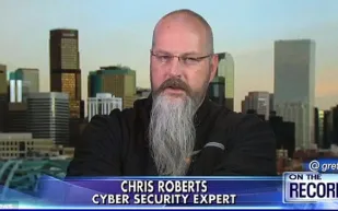 تغريدة تؤكد سهولة اختراق أجهزة الطائرات تمنع صاحبها من السفر