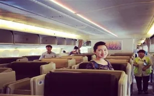 مضيفة طيران سابقة تكشف الجوانب القاتمة للمهنة