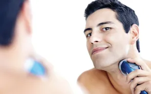 الرجل أكثر إدماناً على النظر لنفسه في المرآة