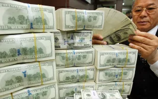 حقائق مذهلة عن أبخل مليارديرات العالم