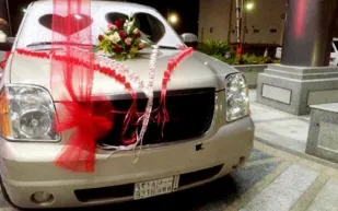 بالصور : بر سعودي بوالدته يشعل تويتر