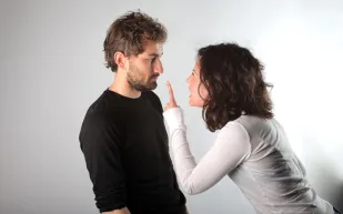 أسرار يجب أن لا تعرفها النساء عنك احذرها