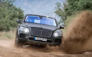 بنتلي بنتايغا تجري تجارب عملية قبل عرضها في فرانكفورت