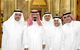 عائلة عبدالصمد القرشي : 800 عطر تتحدى اشهر دور العطور العالمية .